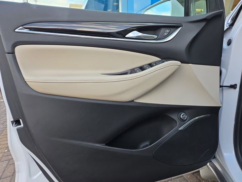 Used 2018 Buick Enclave Essence image 14