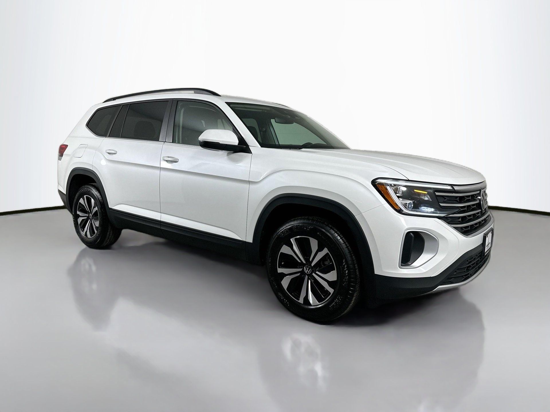 Certified 2026 Volkswagen Atlas SE FWD image 3