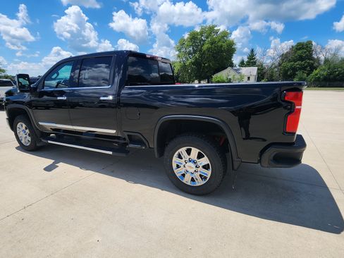 Used 2025 Chevrolet Silverado 2500 High Country w/ Technology Package AWD/4WD image 7
