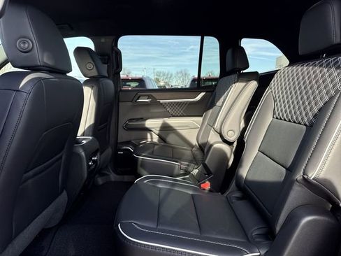 New 2026 GMC Acadia Denali w/ Super Cruise Package FWD image 9