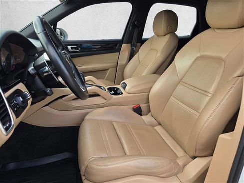 Used 2019 Porsche Cayenne image 16
