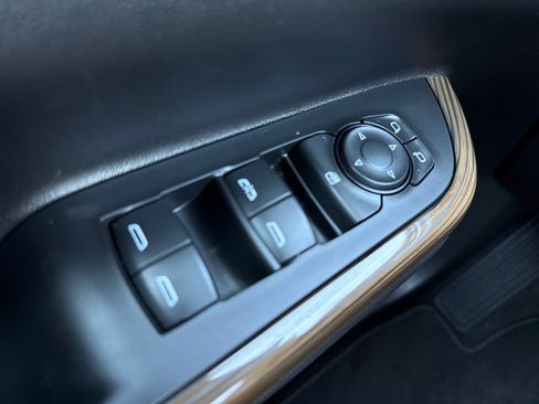 Used 2023 GMC Acadia SLE FWD image 26
