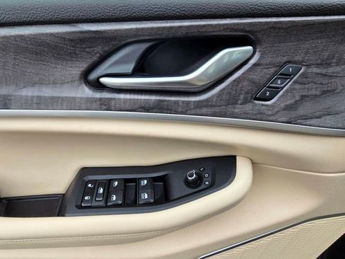 Certified 2022 Jeep Grand Cherokee Limited image 18