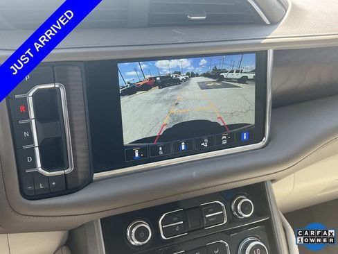 Used 2022 GMC Yukon Denali w/ Denali Premium Package AWD/4WD image 31