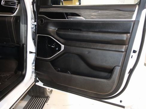 Used 2022 Jeep Wagoneer Series III w/ Premium Group I image 63