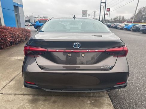 Used 2019 Toyota Avalon XLE w/ Moonroof Package image 8