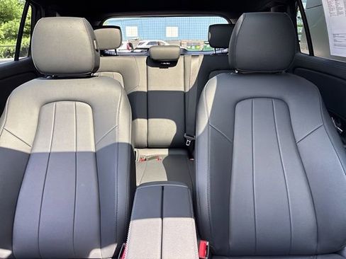 Used 2025 Mercedes-Benz GLA 250 4MATIC image 26