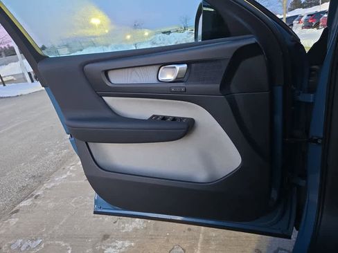 Used 2023 Volvo XC40 B5 Plus w/ Climate Package image 20