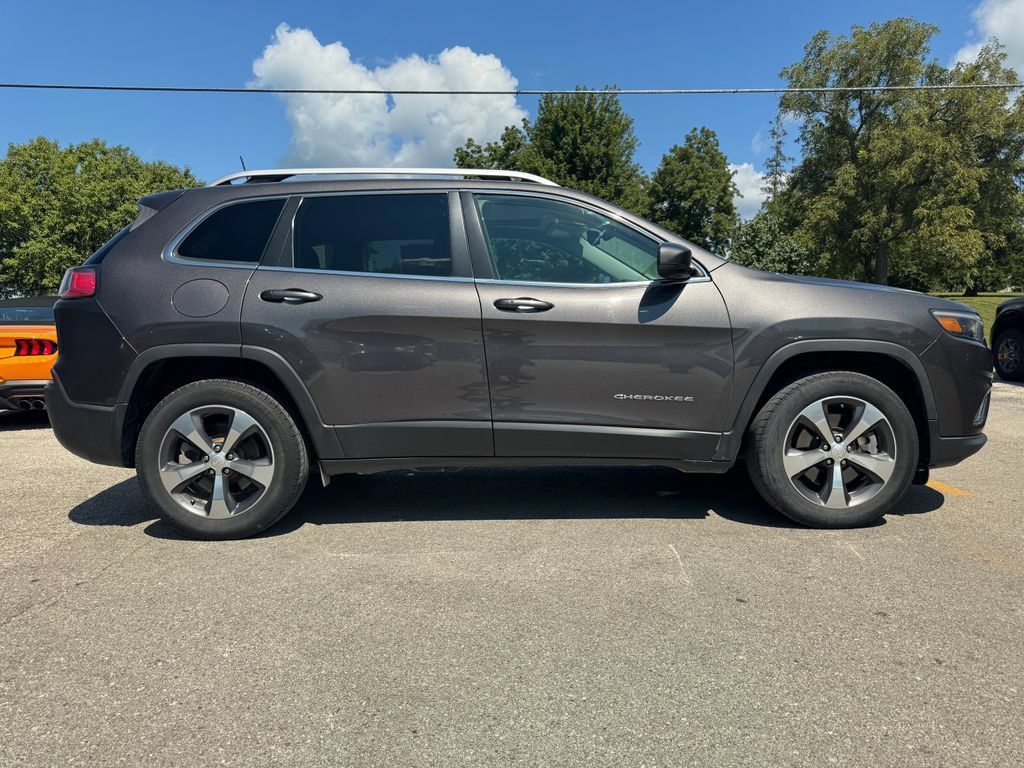 Used 2019 Jeep Cherokee Limited w/ Trailer Tow Group AWD/4WD image 4