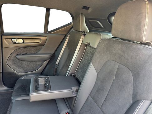 Certified 2025 Volvo XC40 B5 Plus image 23