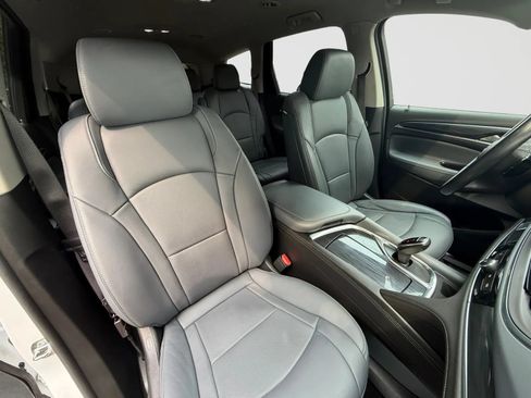 Used 2020 Buick Enclave Essence w/ Sound and Sites Package AWD/4WD image 23