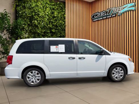 Used 2019 Dodge Grand Caravan SE w/ UConnect Hands-Free Group FWD image 6