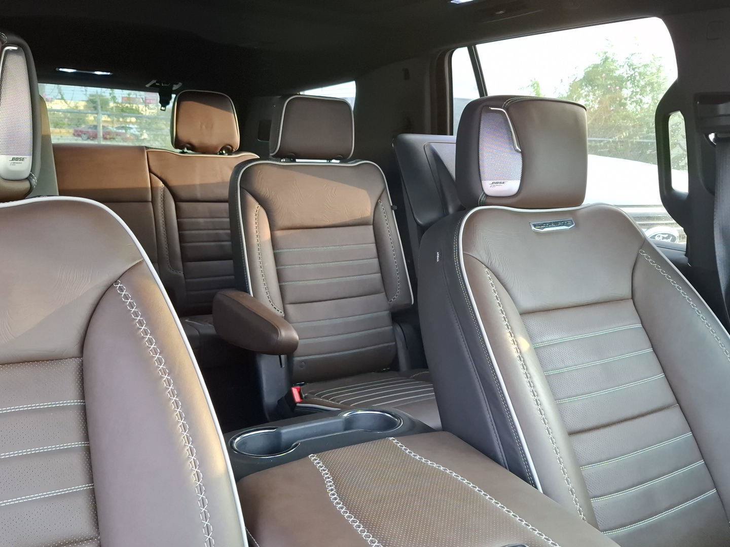 Used 2025 GMC Yukon Denali Ultimate AWD/4WD image 34