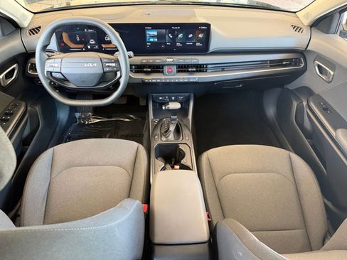 Used 2025 Kia K4 FWD image 32