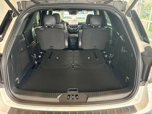 New 2026 Ford Explorer ST-Line w/ ST-Line Street Pack AWD/4WD image 9
