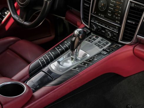 Used 2016 Porsche Panamera S image 25
