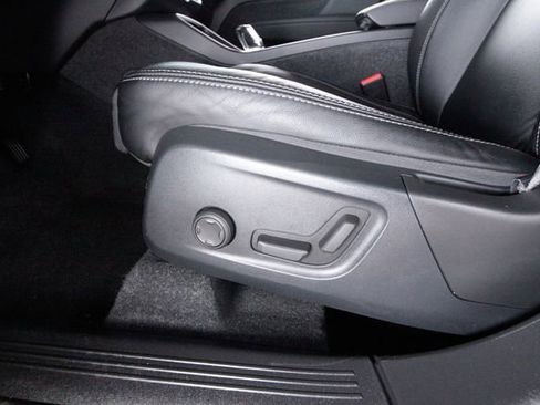 Certified 2023 Volvo XC40 B5 Plus w/ Protection Package Premier image 13