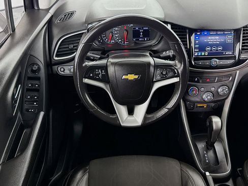 Used 2021 Chevrolet Trax LT w/ Redline Edition image 16