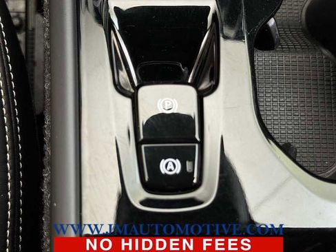 Used 2020 Volvo XC40 T5 R-Design image 31