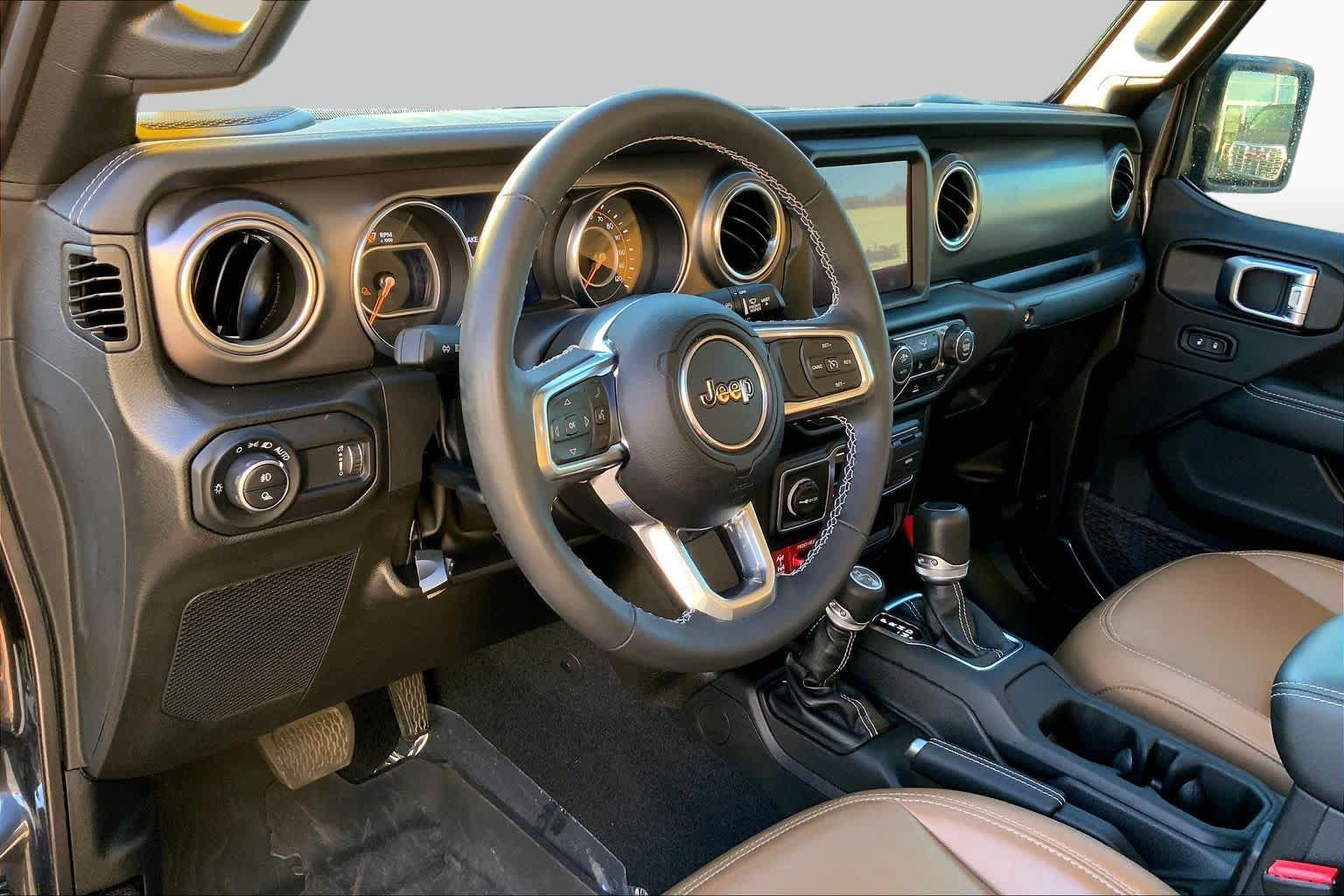 Used 2023 Jeep Gladiator Rubicon w/ LED Lighting Group AWD/4WD image 15