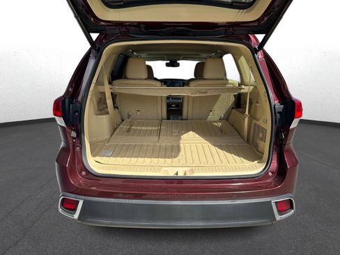 Used 2019 Toyota Highlander Limited image 11