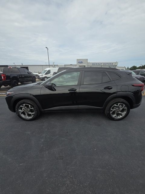 Used 2024 Chevrolet Trax LT FWD image 10