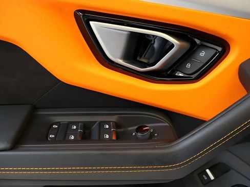 Used 2024 Lamborghini Urus S AWD/4WD image 17