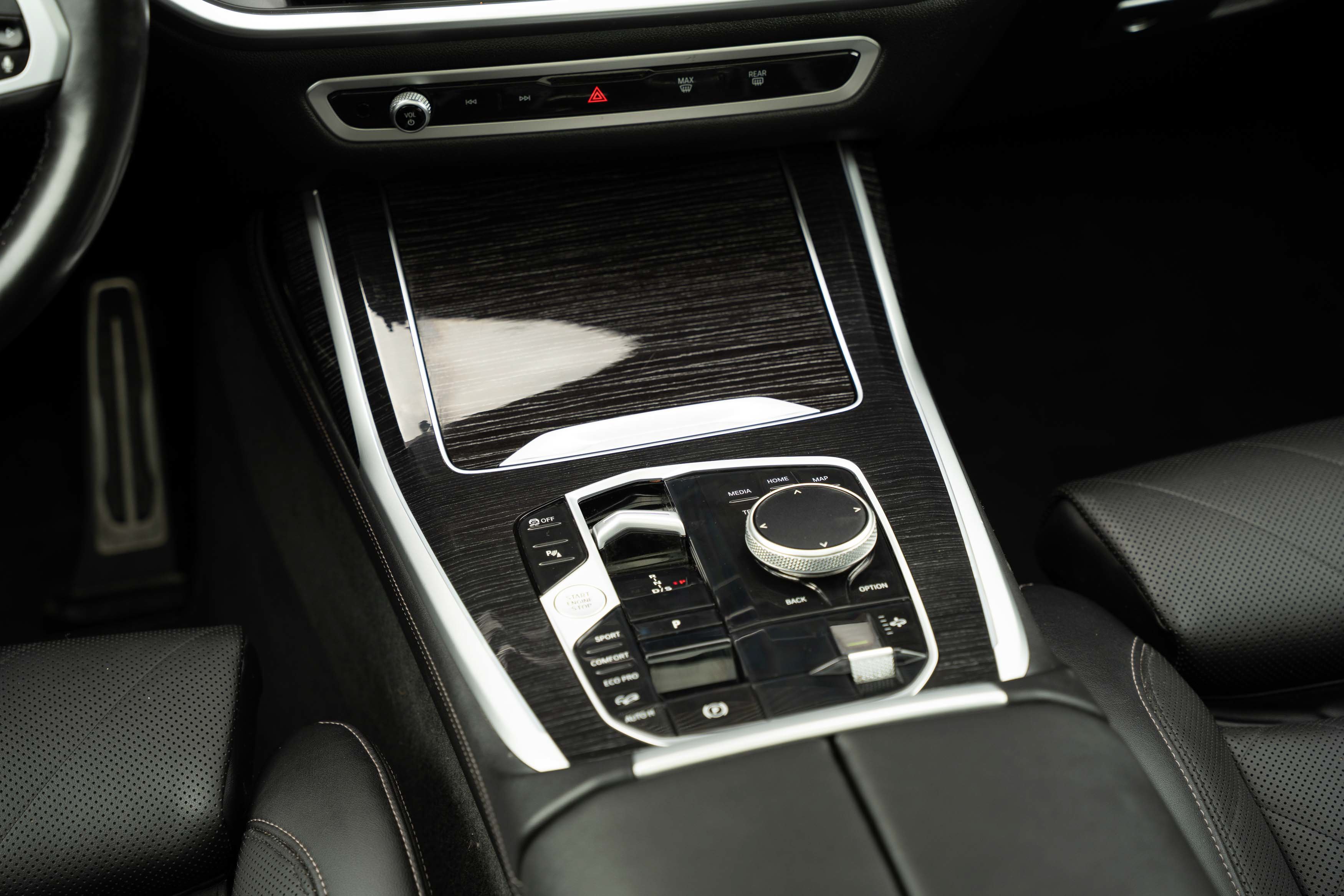Used 2023 BMW X7 xDrive40i w/ M Sport Package AWD/4WD image 12