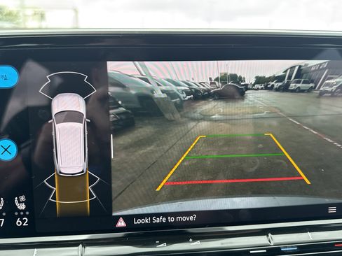 Used 2025 Volkswagen Atlas SE image 19