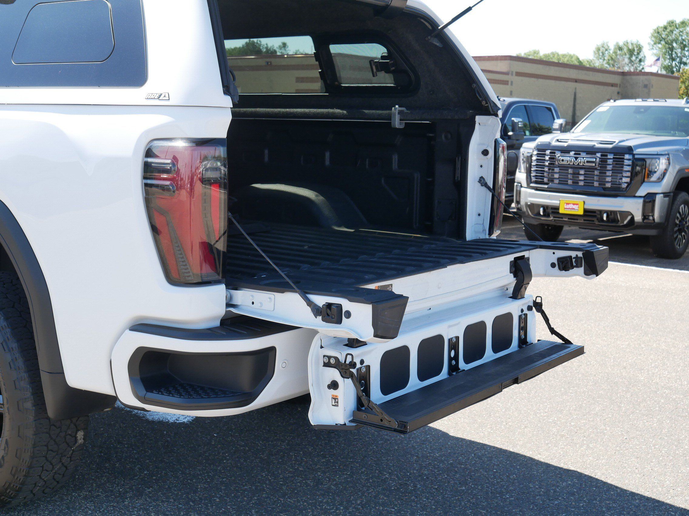 Used 2024 GMC Sierra 2500 AT4 w/ AT4 Premium Plus Package AWD/4WD image 18