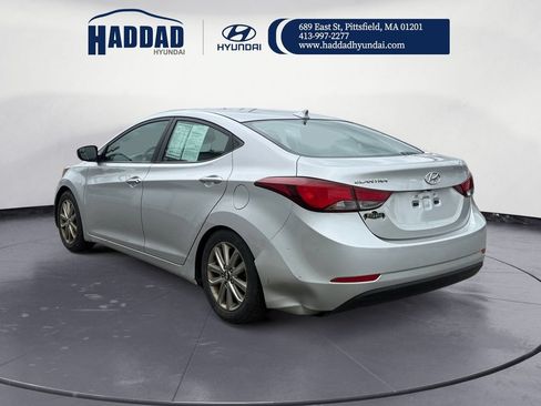 Used 2015 Hyundai Elantra SE w/ Option Group 02 FWD image 3
