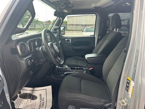 Used 2023 Jeep Gladiator Sport AWD/4WD image 14