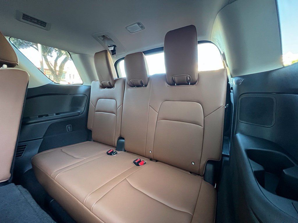 Used 2026 Nissan Pathfinder Platinum w/ Cargo Package AWD/4WD image 18