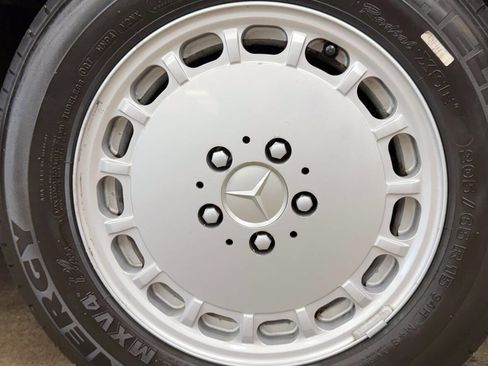 Used 1987 Mercedes-Benz 560 SL image 23