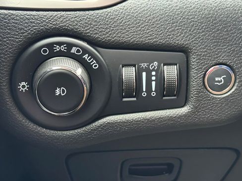 Certified 2022 Jeep Cherokee Limited image 25