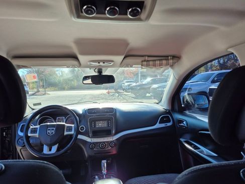 Used 2016 Dodge Journey SE w/ Flexible Seating Group image 11