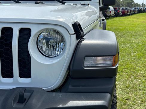 Used 2020 Jeep Gladiator Sport w/ Quick Order Package 24S image 9