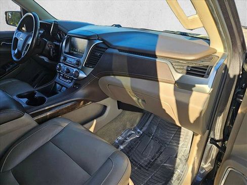Used 2018 Chevrolet Suburban LT image 21