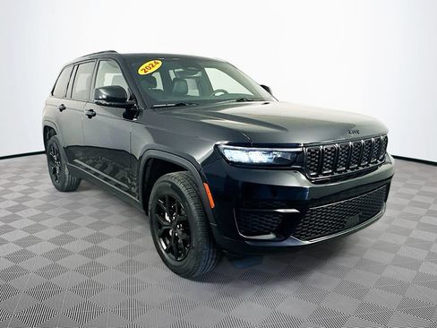 Certified 2024 Jeep Grand Cherokee Altitude AWD/4WD image 2