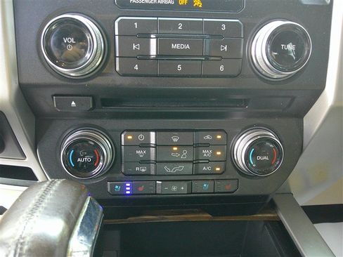 Used 2018 Ford F150 Lariat w/ Equipment Group 502A Luxury AWD/4WD image 14