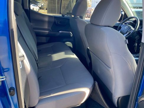 Used 2016 Toyota Tacoma SR5 w/ SR5 Appearance Package (SN) image 17