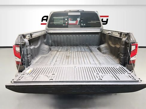 Used 2022 Nissan Titan PRO-4X w/ Pro-4x Convenience Package AWD/4WD image 28