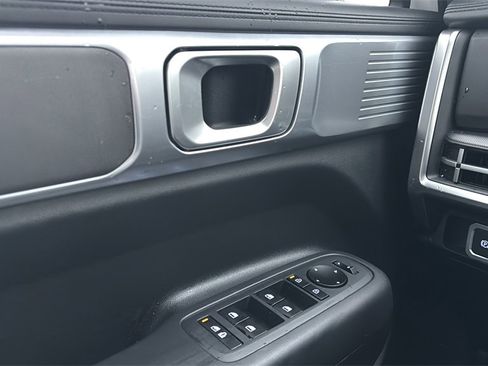 Used 2025 Hyundai Santa Fe SE image 16