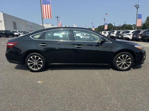 Used 2017 Toyota Avalon XLE Premium w/ All Weather Liner Package FWD image 4