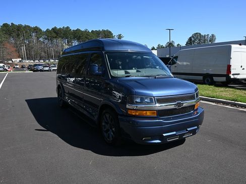 Used 2023 Chevrolet Express 2500 Extended RWD image 21