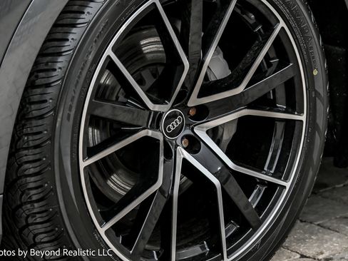 Used 2021 Audi Q8 Prestige image 12