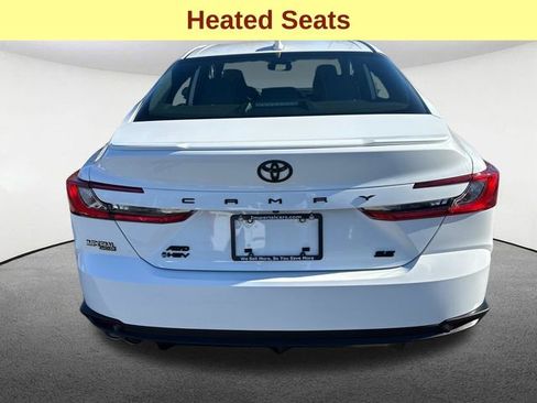 Used 2025 Toyota Camry SE w/ Convenience Package image 9