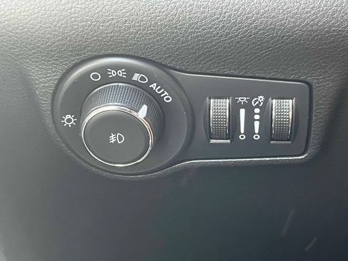 Used 2023 Jeep Compass Latitude w/ Convenience Group AWD/4WD image 16
