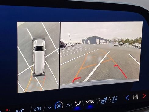 Used 2025 Chevrolet Suburban High Country image 9