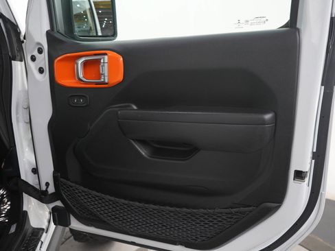 Used 2022 Jeep Wrangler Unlimited Sport AWD/4WD image 9